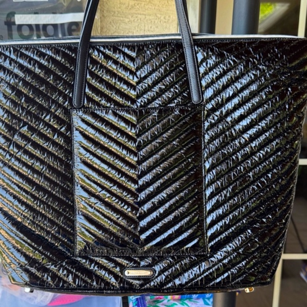 Rebecca Minkoff Stella Extra Large Chevron Zip Top Tote Bag NEW - Picture 2 of 10